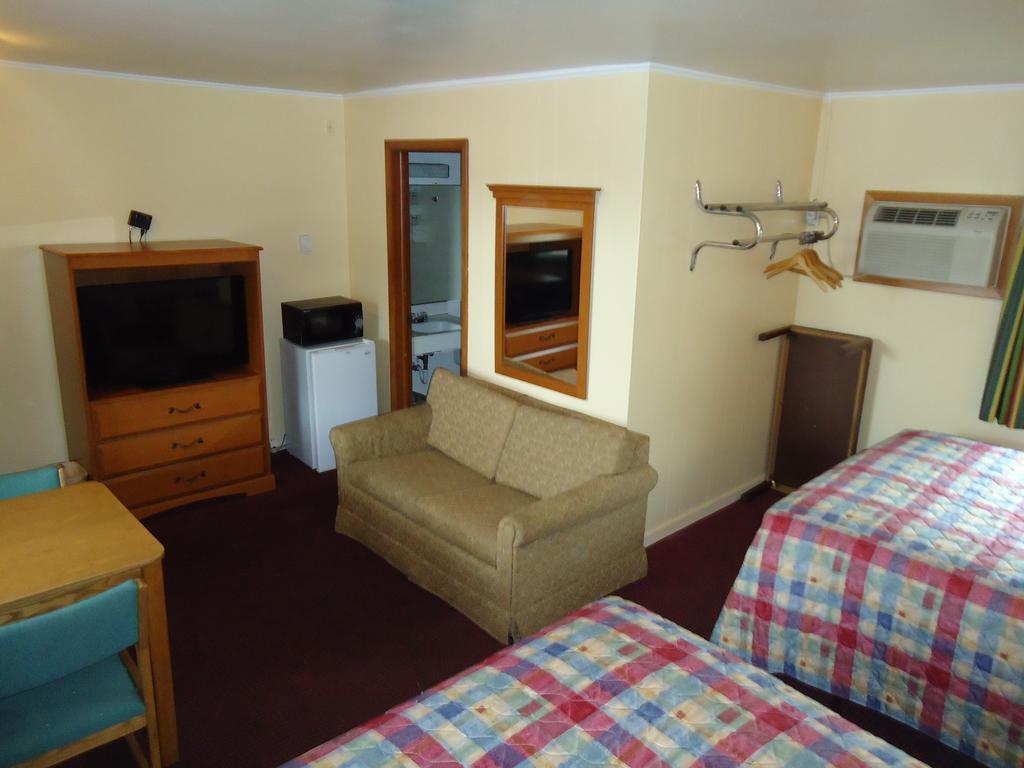 Tower Motel Γκριν Μπέι Δωμάτιο φωτογραφία