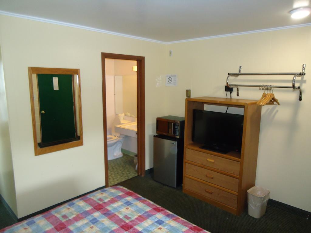 Tower Motel Γκριν Μπέι Δωμάτιο φωτογραφία