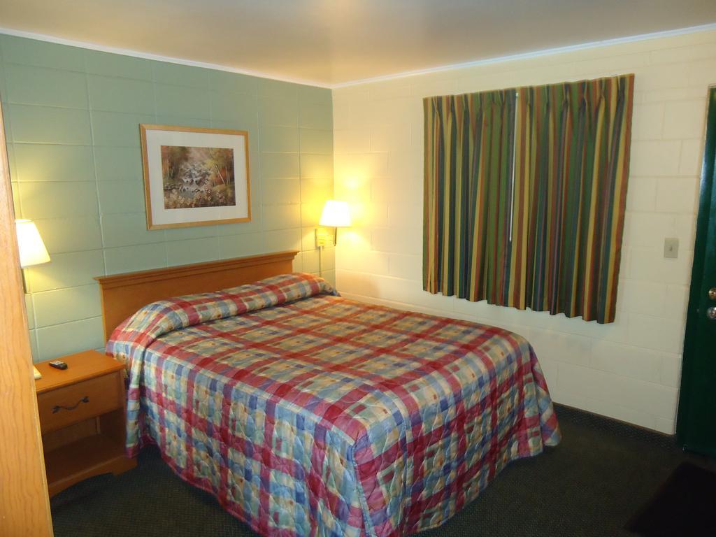 Tower Motel Γκριν Μπέι Δωμάτιο φωτογραφία